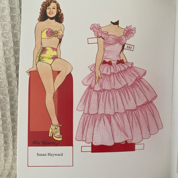 Tom Tierney Pin-Up Girls Of WWII Paper Dolls Book - Picture 4 of 7